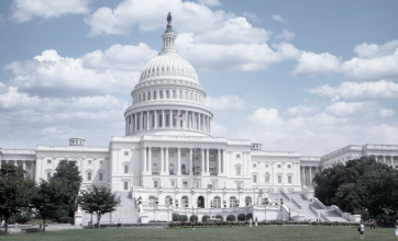 美国国家利益豁免移民